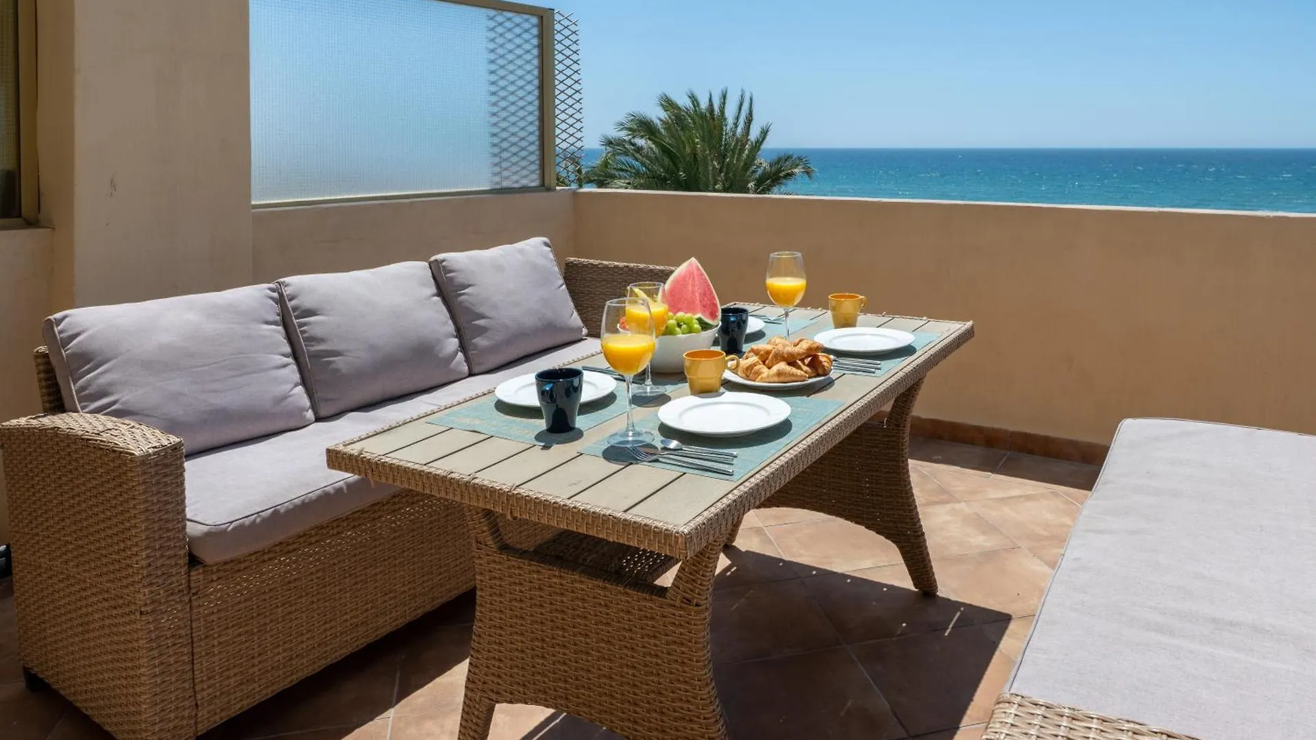 Oleholidays 831 Romana Playa Vistas Al Mar Marbella Apartment
