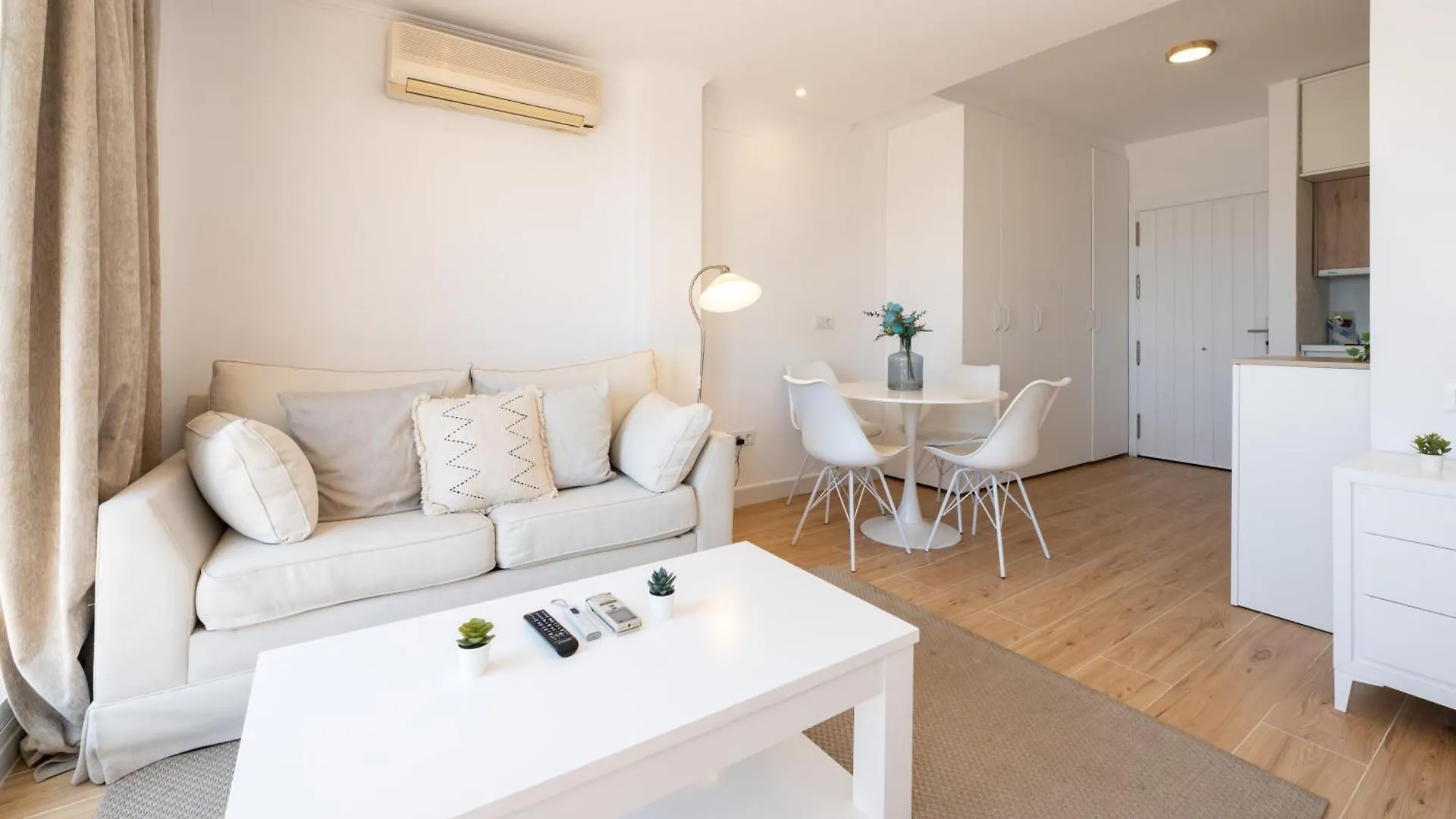 Oleholidays 831 Romana Playa Vistas Al Mar Marbella
